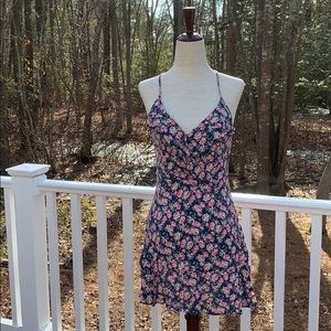 🦩4/$25 American Eagle Rose Ruffle Mini Dress